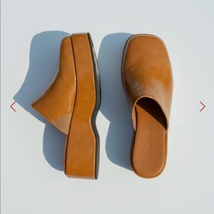 Size 8 NWT never been worn Lisa says gah Dakota platform clogs